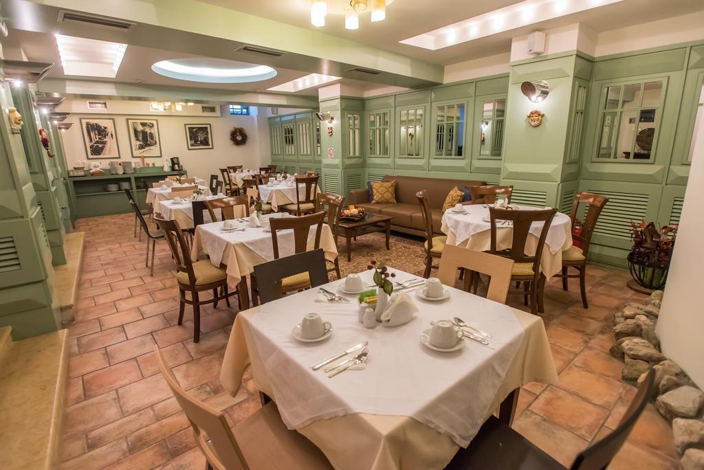קרפניסיון City Hotel Apollonion מראה חיצוני תמונה