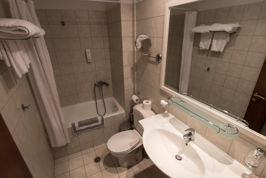 קרפניסיון City Hotel Apollonion מראה חיצוני תמונה
