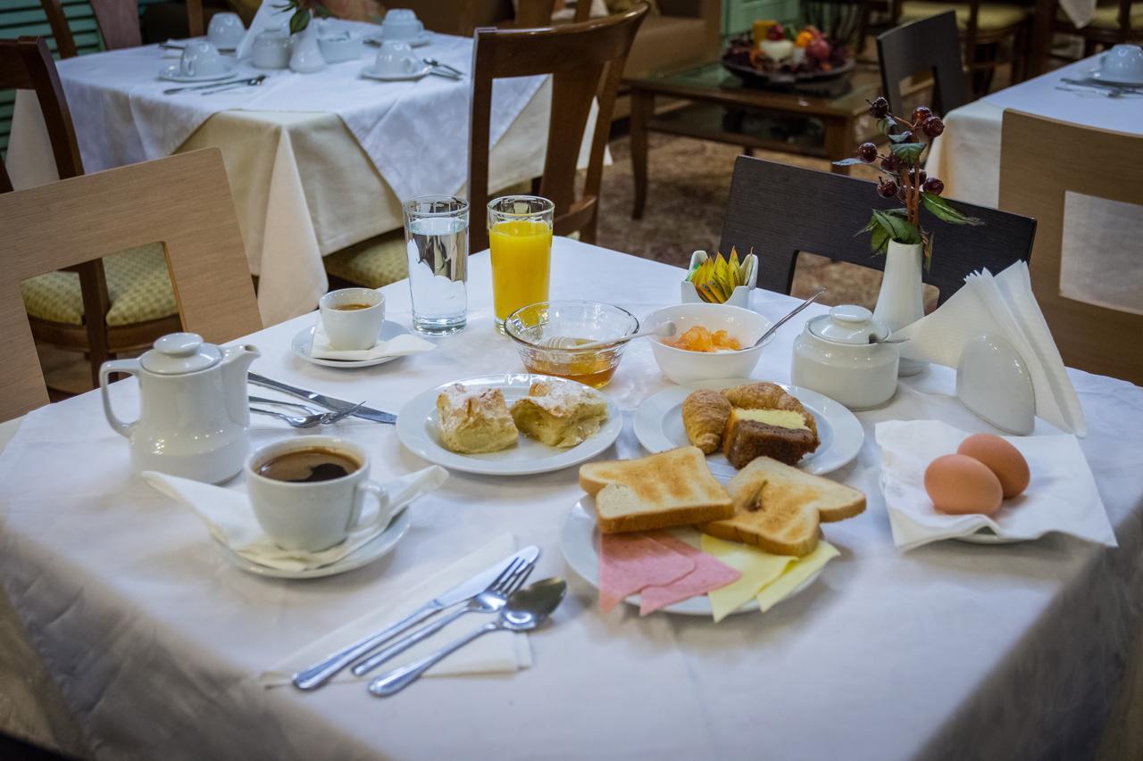 קרפניסיון City Hotel Apollonion מראה חיצוני תמונה